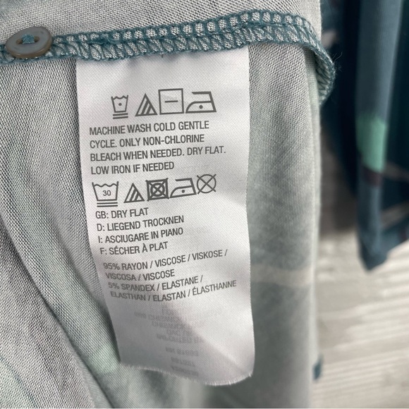 LOGO by Lori Goldstein Button Front Knit Cardigan Tunic Teal Abstract Print M - Picture 15 of 16